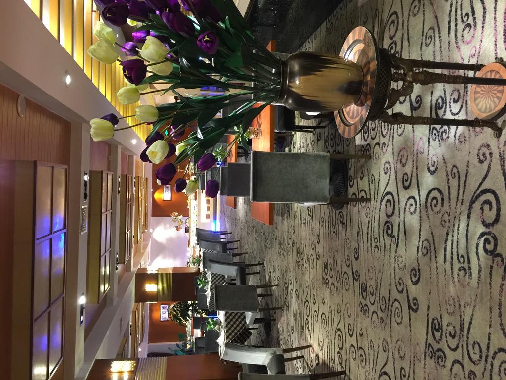 Dynasty International Hotel Kunming Bagian luar foto