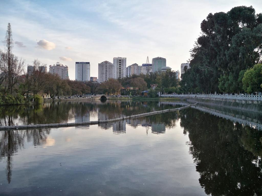 Dynasty International Hotel Kunming Bagian luar foto