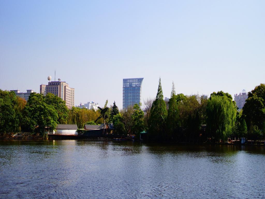 Dynasty International Hotel Kunming Bagian luar foto