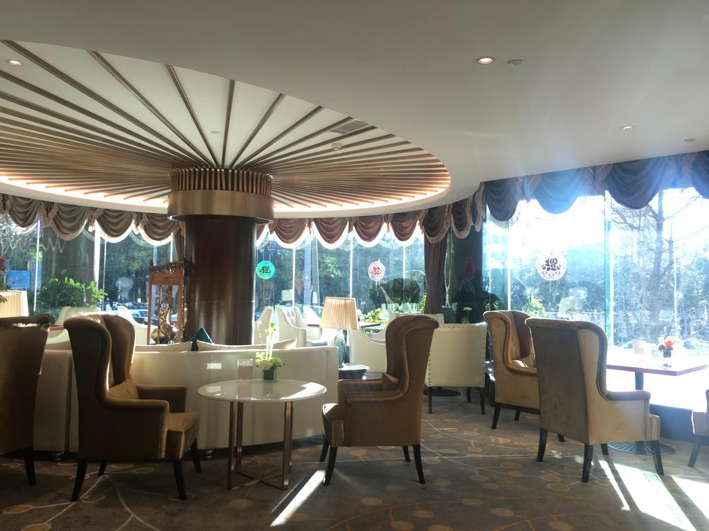Dynasty International Hotel Kunming Bagian luar foto