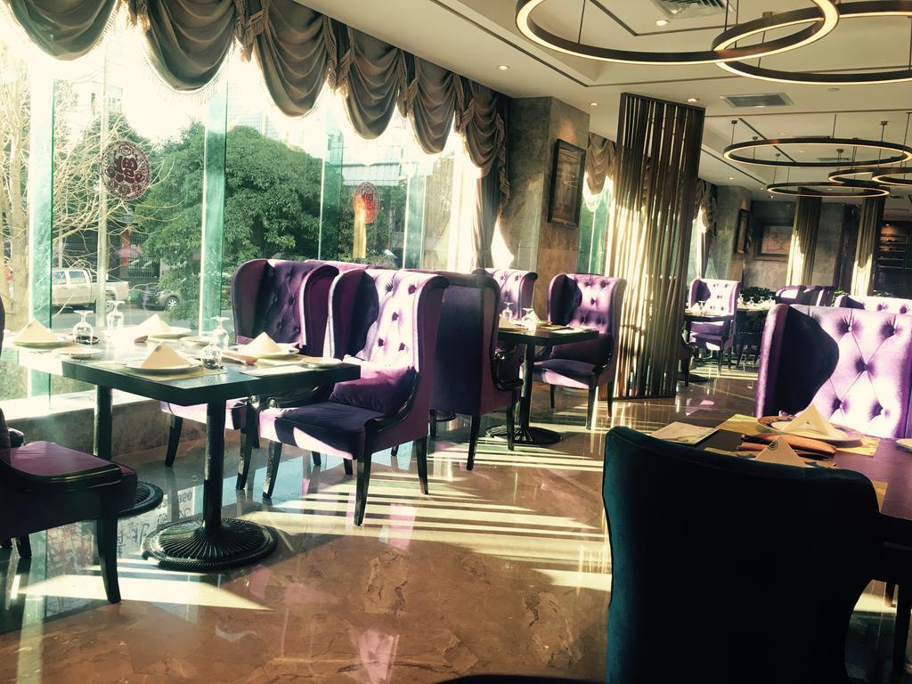 Dynasty International Hotel Kunming Bagian luar foto