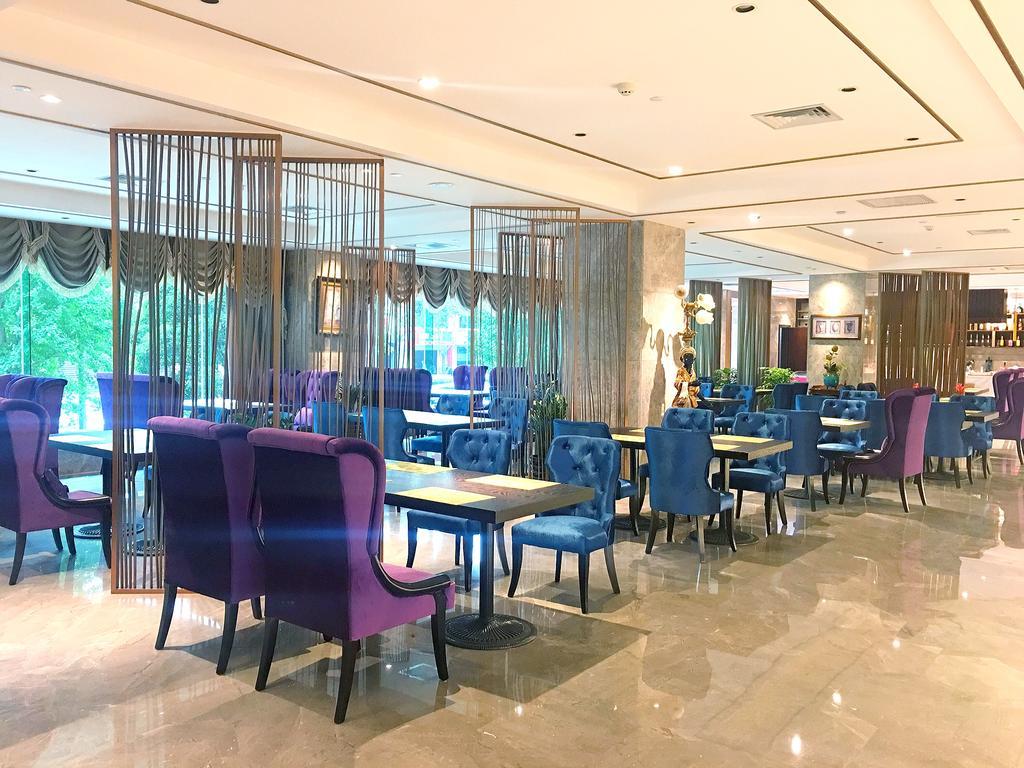 Dynasty International Hotel Kunming Bagian luar foto