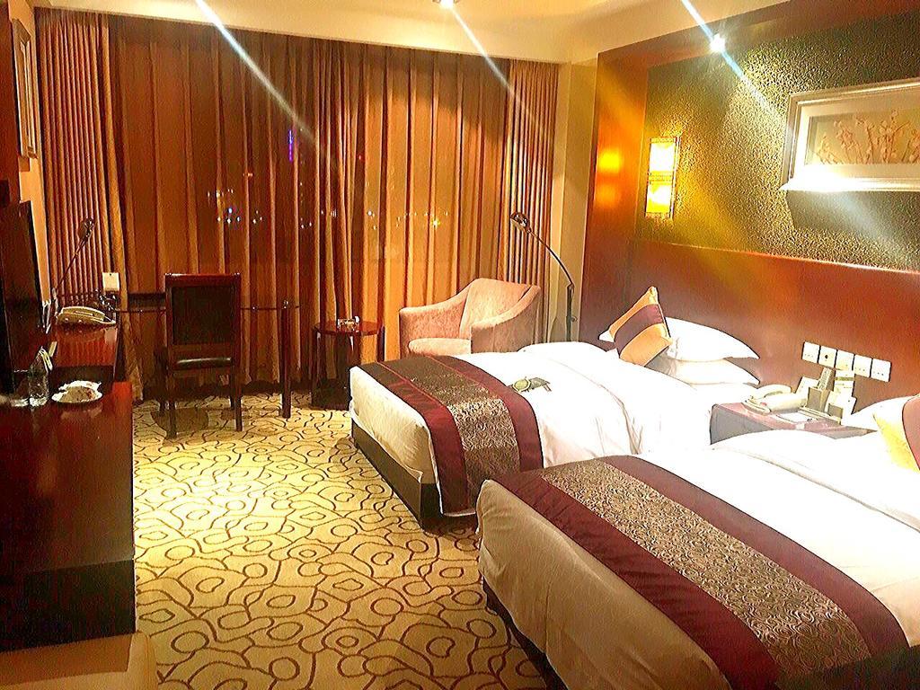 Dynasty International Hotel Kunming Bagian luar foto
